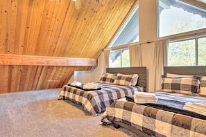 A bedroom with two beds, wooden ceiling beams, large windows, and a carpeted floor. - 4bdr Aframe Chalet-home in Pml, Visit Yosemite! (Groveland)
