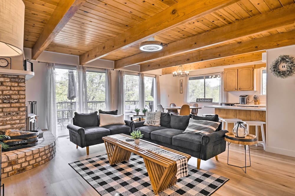 Pine Mountain Lake Cabin w/ Grill! - Lake McClure