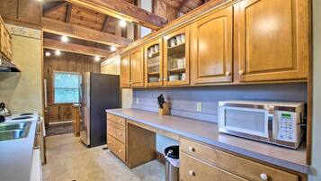 Villa (3 Bedrooms) | Private kitchen | Microwave, oven, stovetop, dishwasher