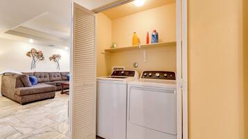 Apartment (2 Bedrooms) | Bahagian dalam