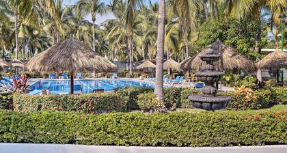 Tropical Retreat w/ Private Pool & Beach Access!