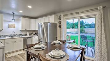 House (3 Bedrooms) | Interior