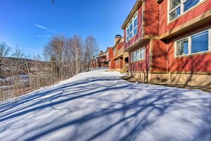 Apartment (3 Bedrooms) | Interior - Idyllic Mount Snow Condo w/ View & Amenities! (West Dover)