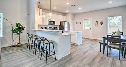 Chic Houston Home w/ Game Room ~ 8 Mi to Dtwn
