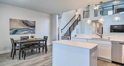 Chic Houston Home w/ Game Room ~ 8 Mi to Dtwn