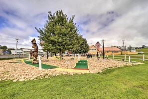 Interior - Scenic Views! Ski-in/ski-out Condo in Beech Mtn (Banner Elk)