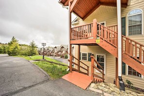 Interior - Scenic Views! Ski-in/ski-out Condo in Beech Mtn (Banner Elk)
