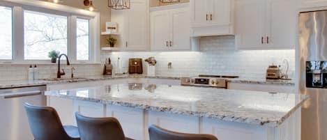 House (4 Bedrooms) | Interior