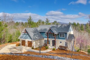 House (4 Bedrooms) | Front of property - Stunning Nebo Lake House w/ Deck & Views! (Nebo)