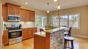 House (4 Bedrooms) | Interior