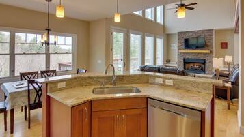 House (4 Bedrooms) | Interior