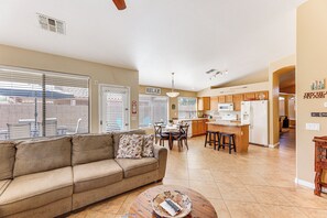 House (3 Bedrooms) | Interior