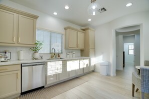 House (3 Bedrooms) | Interior - Bright Goodyear Home: Community Pool, Hot Tub (Goodyear)