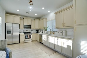 House (3 Bedrooms) | Interior - Bright Goodyear Home: Community Pool, Hot Tub (Goodyear)
