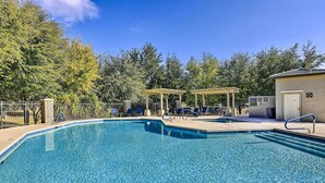 Interior - Bright Goodyear Home: Community Pool, Hot Tub (Goodyear)