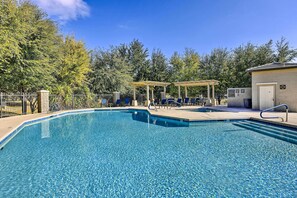 Interior - Bright Goodyear Home: Community Pool, Hot Tub (Goodyear)