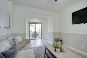 Interior - Bright Goodyear Home: Community Pool, Hot Tub (Goodyear)