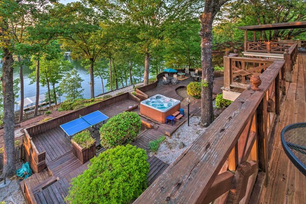 Dock, Hot Tub & Kayaks: Luxe Hot Springs Lakehouse - Hot Springs, AR