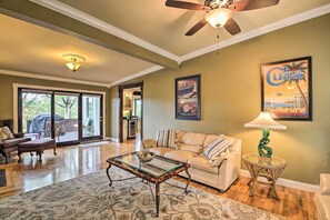 House (5 Bedrooms) | Interior - Dock, Hot Tub & Kayaks: Luxe Hot Springs Lakehouse (Hot Springs)