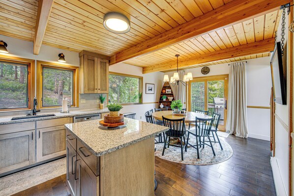 House (4 Bedrooms) | Interior