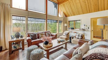 House (4 Bedrooms) | Front of property