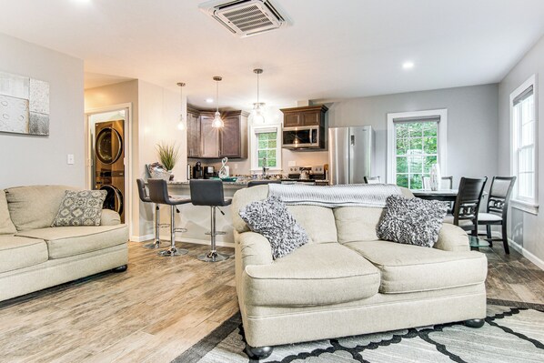 House (2 Bedrooms) | Living area | TV, books