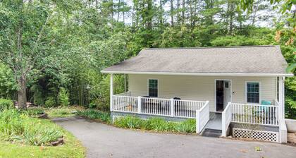 Petite Weaverville Escape - 3 Mi to Main Street!
