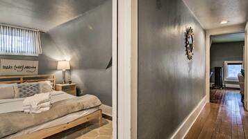 1 phòng ngủ, bàn ủi/dụng cụ ủi quần áo, bộ trải giường