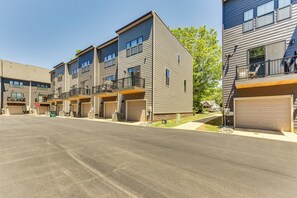 Apartment (3 Bedrooms) | Interior - Updated Charlotte Vacation Rental 4 Mi to Downtown (Charlotte)