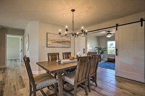 Interior - Putting Green, Community Perks: Sun City West Home (Sun City West)