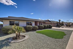 House (3 Bedrooms) | Interior - Putting Green, Community Perks: Sun City West Home (Sun City West)