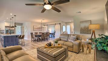 House (3 Bedrooms) | Interior