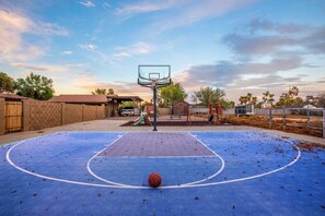 House (4 Bedrooms) | Interior - Group Getaway w/ Pool & Putting Green in Glendale (Glendale)