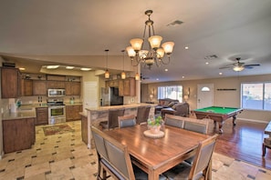 House (4 Bedrooms) | Interior - Group Getaway w/ Pool & Putting Green in Glendale (Glendale)