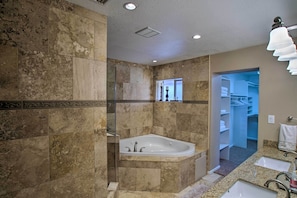 House (4 Bedrooms) | Interior - Group Getaway w/ Pool & Putting Green in Glendale (Glendale)