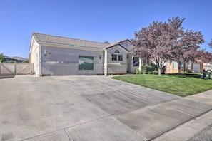 Property grounds - Home w/ Game Room & Fire Pit: 30 Min to Zion! (La Verkin)
