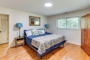 House (Multiple Bedrooms) | Interior - Pet-friendly Cabin w/ Dock on Lake Martin! (Jacksons' Gap)