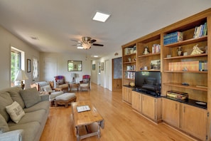 House (6 Bedrooms) | Interior