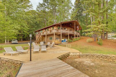 Pet-friendly Cabin w/ Dock on Lake Martin!