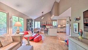 Apartment (1 Bedroom) | Interior - Vibrant Solana Beach Condo, 1 Mi to Beaches! (Solana Beach)
