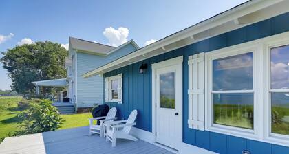 Waterfront Vacation Rental Home on Newport River!