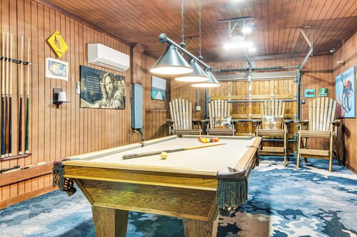 Riverfront Lake Lure Lodge w/ Deck on 13 Acres