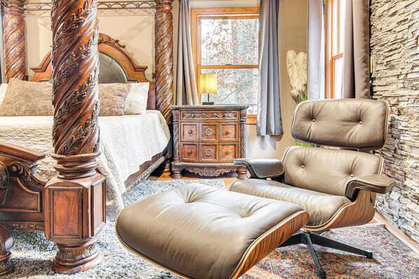 House (4 Bedrooms) | Interior - Riverfront Lake Lure Lodge w/ Deck on 13 Acres (Rutherfordton)