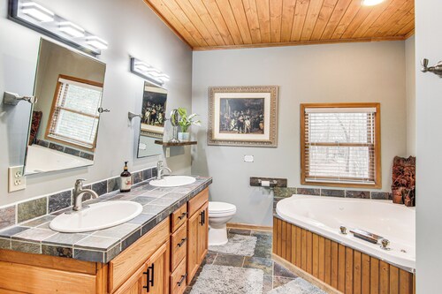 Riverfront Lake Lure Lodge w/ Deck on 13 Acres