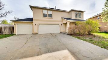 House (4 Bedrooms) | Front of property