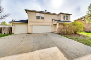 House (4 Bedrooms) | Front of property - Ideally Located Nampa Home w/ Office Area & Patio! (Nampa)
