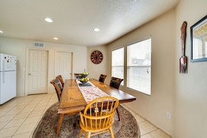 House (4 Bedrooms) | Interior - Ideally Located Nampa Home w/ Office Area & Patio! (Nampa)