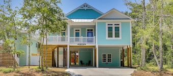 Coastal North Carolina Retreat: Half Mile to Beach