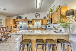 Interior - Charming Ruidoso House w/ Deck & Mountain Views! (Ruidoso)