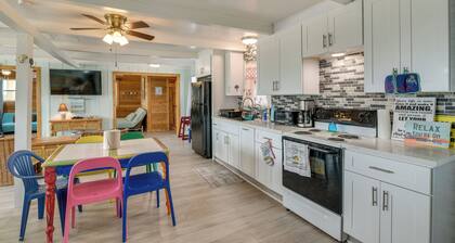 Walk to Shore: Freeport Beach House w/ Grill!